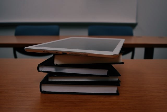 الكتب الدراسية
